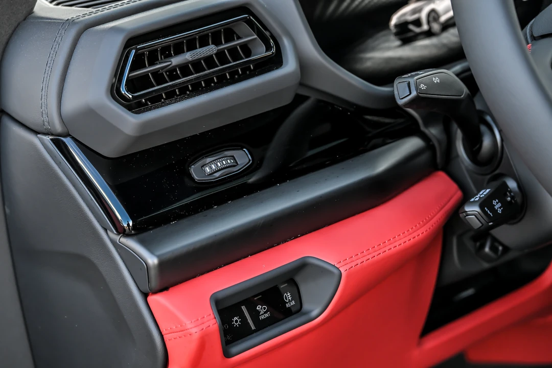 2026 Lamborghini Urus - Image 28 of 31