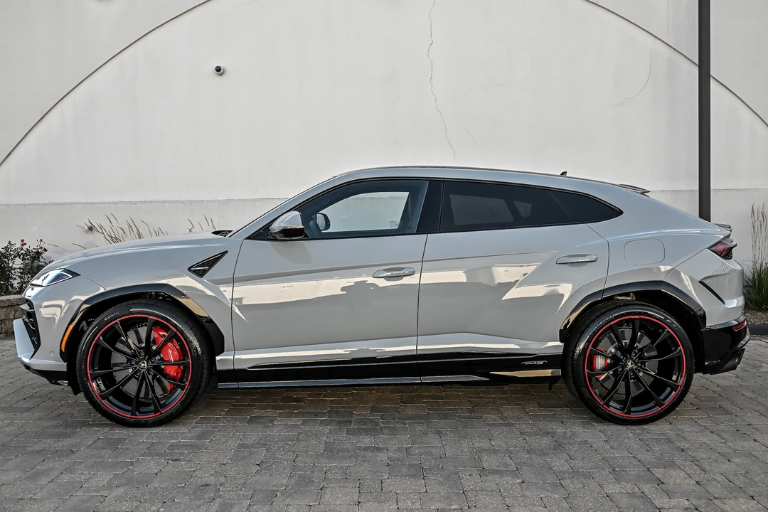 2026 Lamborghini Urus - Image 9 of 31
