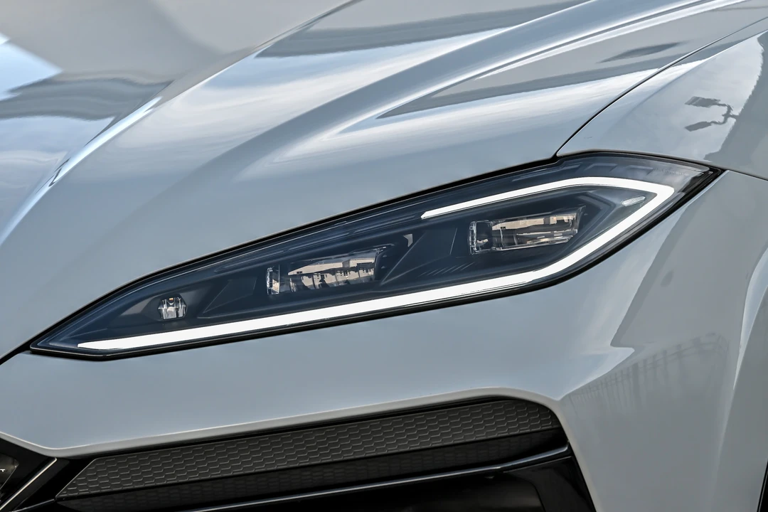 2026 Lamborghini Urus - Image 6 of 31