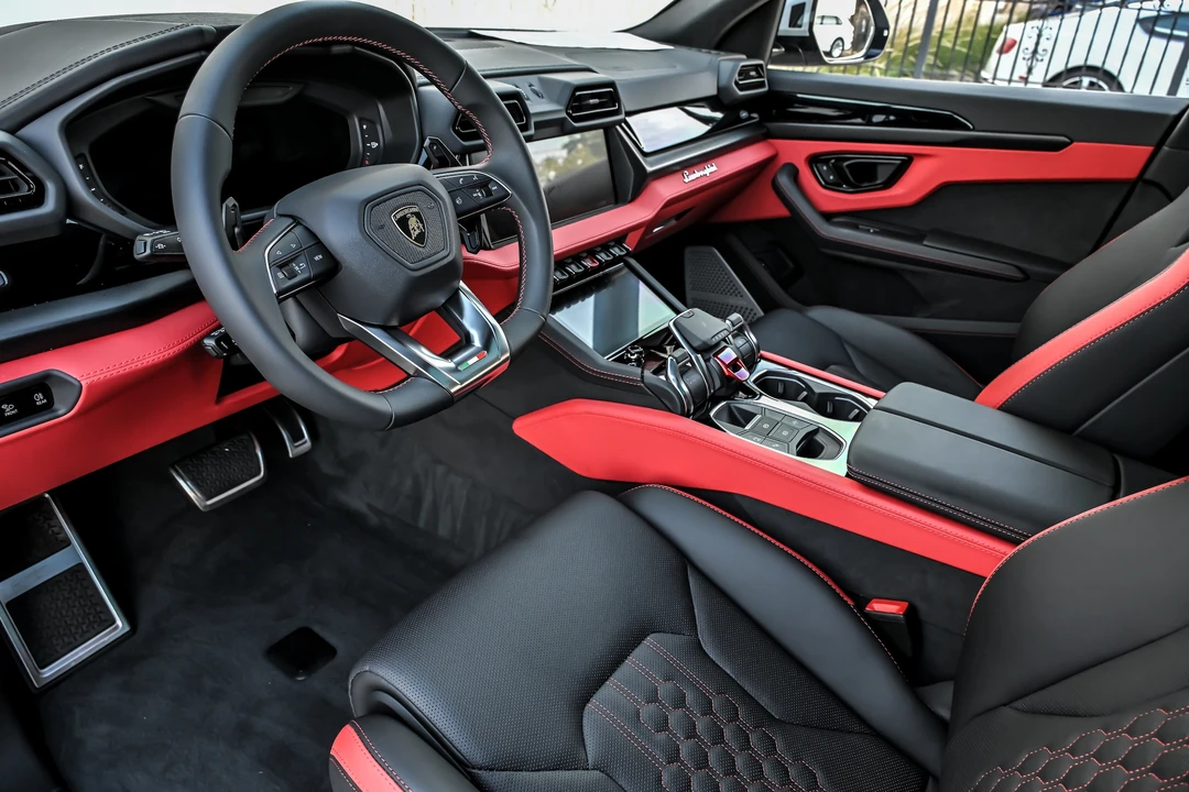 2026 Lamborghini Urus - Image 18 of 31