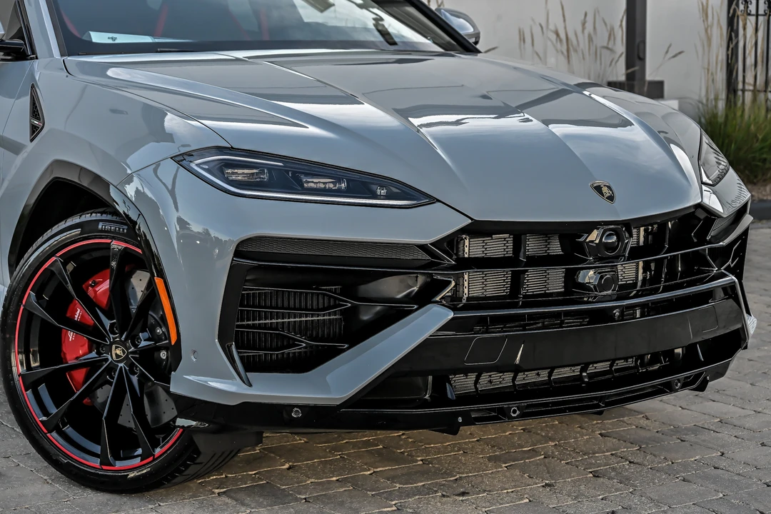 2026 Lamborghini Urus - Image 2 of 31