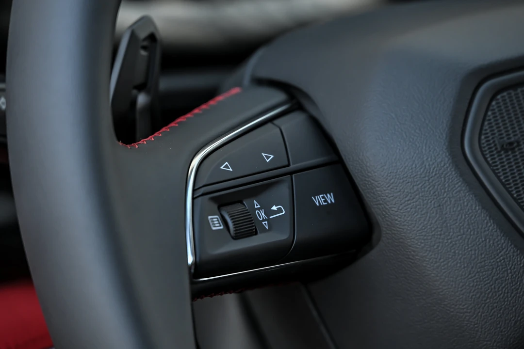 2026 Lamborghini Urus - Image 25 of 31