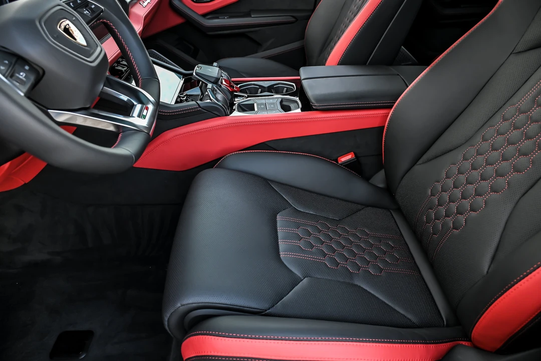 2026 Lamborghini Urus - Image 19 of 31