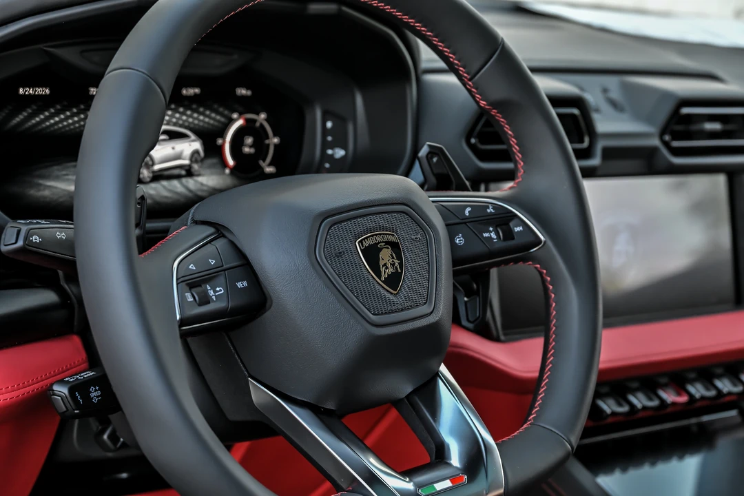 2026 Lamborghini Urus - Image 24 of 31