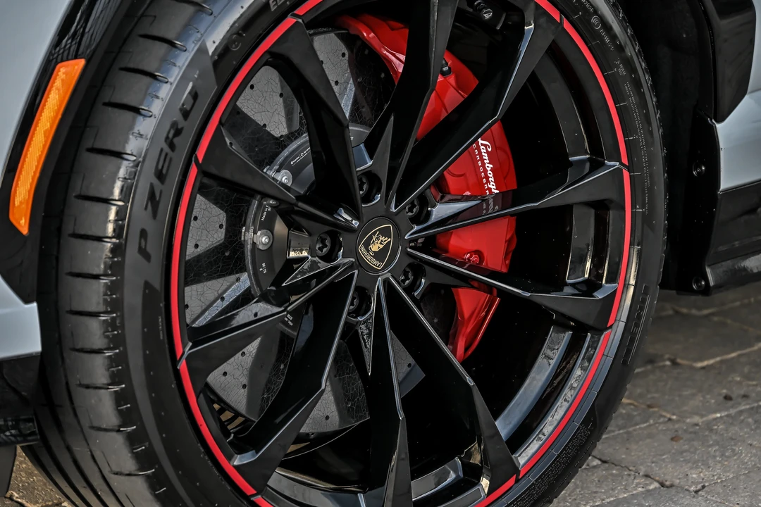 2026 Lamborghini Urus - Image 7 of 31