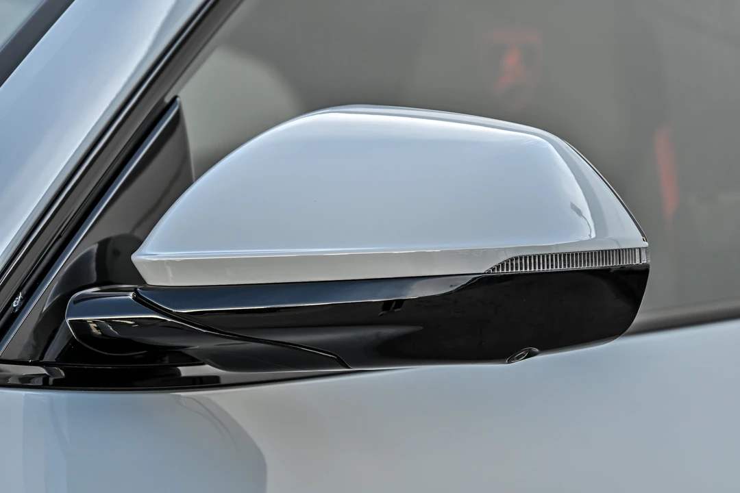 2026 Lamborghini Urus - Image 8 of 31