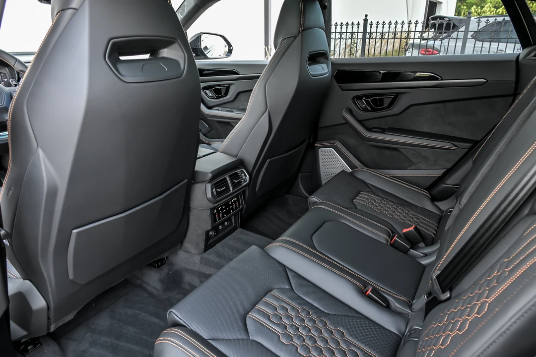 2026 Lamborghini Urus SE - Image 24 of 31