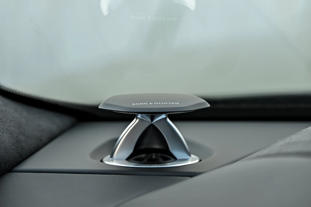 2026 Lamborghini Urus SE - Image 28 of 31