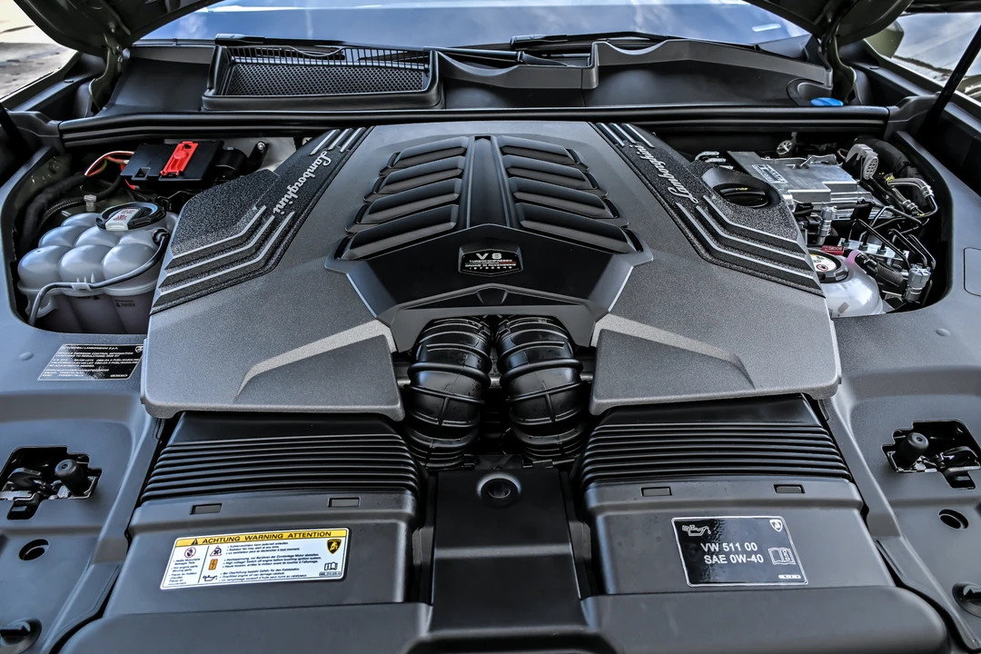 2026 Lamborghini Urus SE - Image 15 of 31