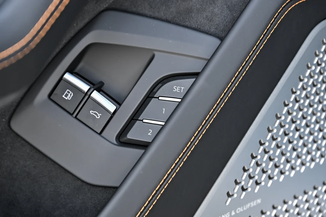 2026 Lamborghini Urus SE - Image 17 of 31