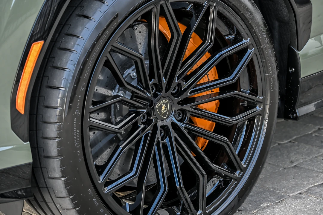2026 Lamborghini Urus SE - Image 8 of 31