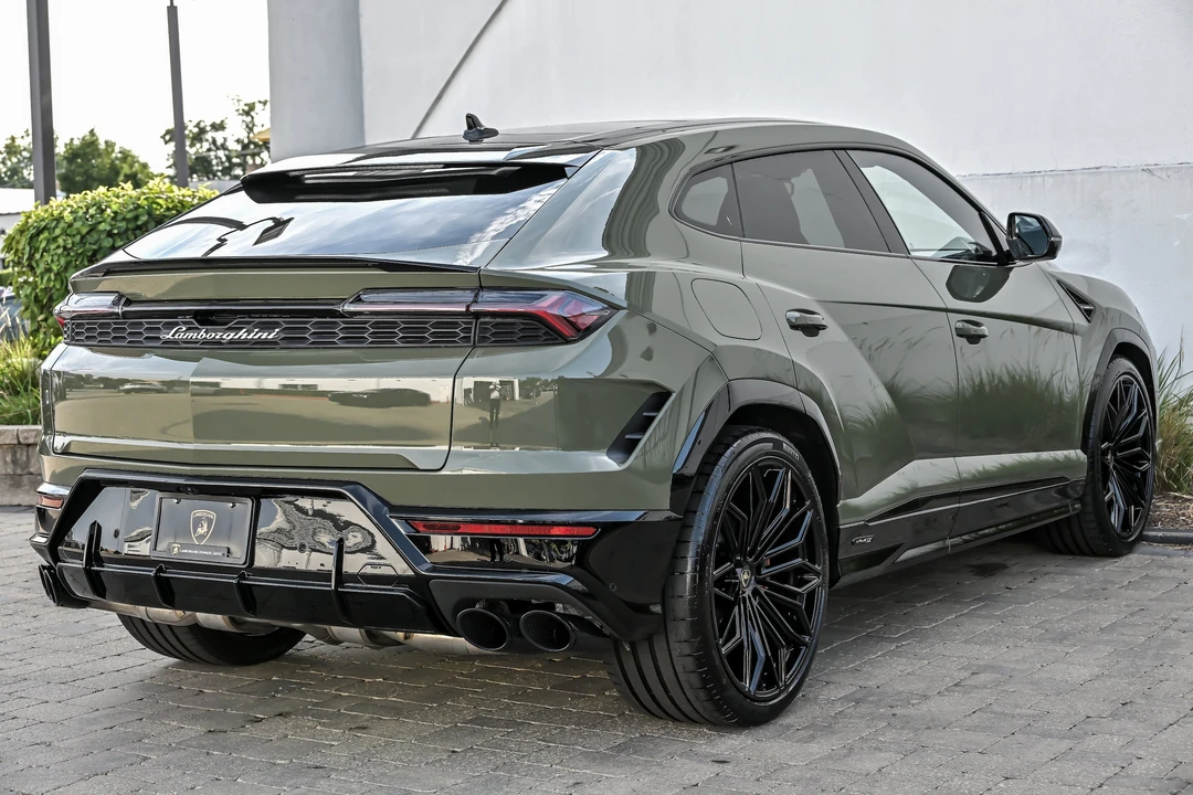 2026 Lamborghini Urus SE - Image 13 of 31
