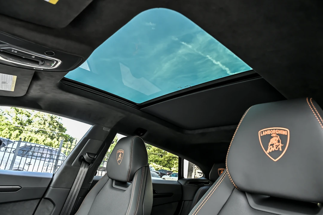 2026 Lamborghini Urus SE - Image 22 of 31