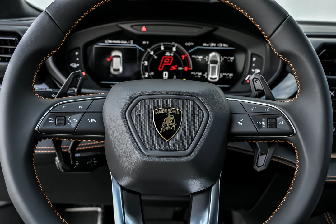 2026 Lamborghini Urus SE - Image 30 of 31