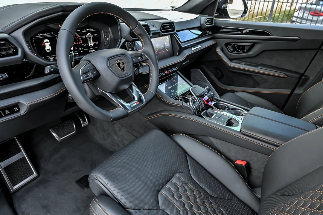 2026 Lamborghini Urus SE - Image 19 of 31