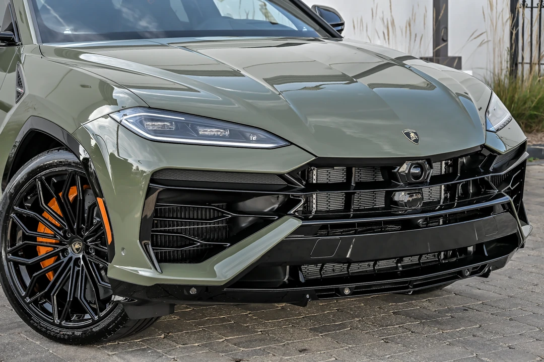 2026 Lamborghini Urus SE - Image 2 of 31