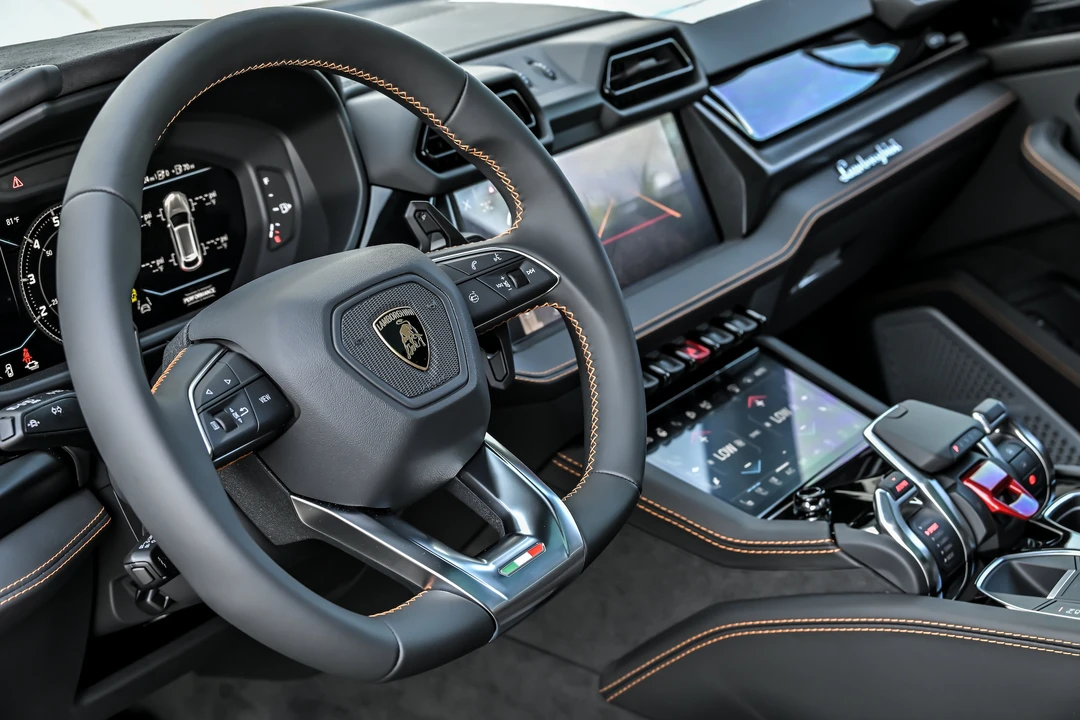 2026 Lamborghini Urus SE - Image 25 of 31