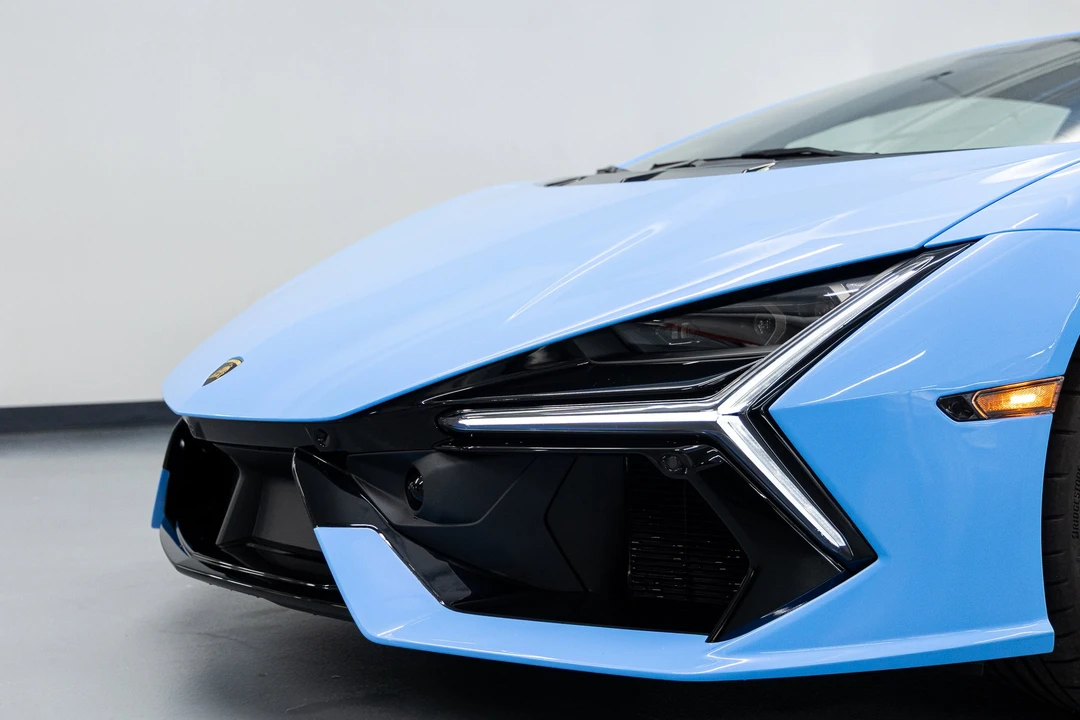 2026 Lamborghini Revuelto - Image 15 of 31