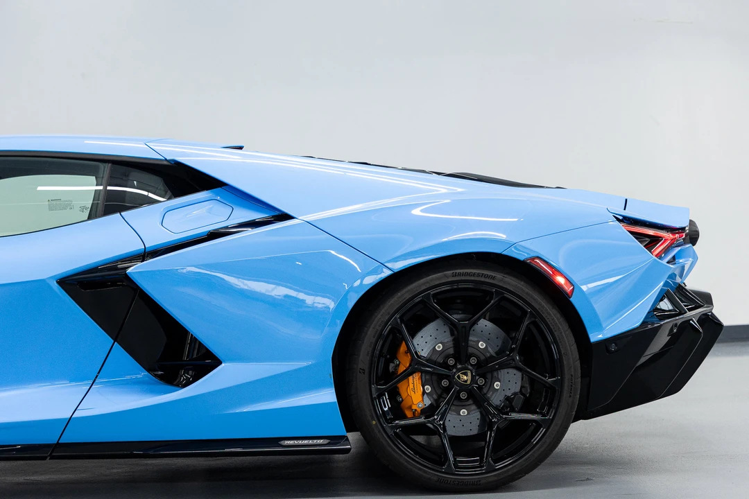 2026 Lamborghini Revuelto - Image 18 of 31