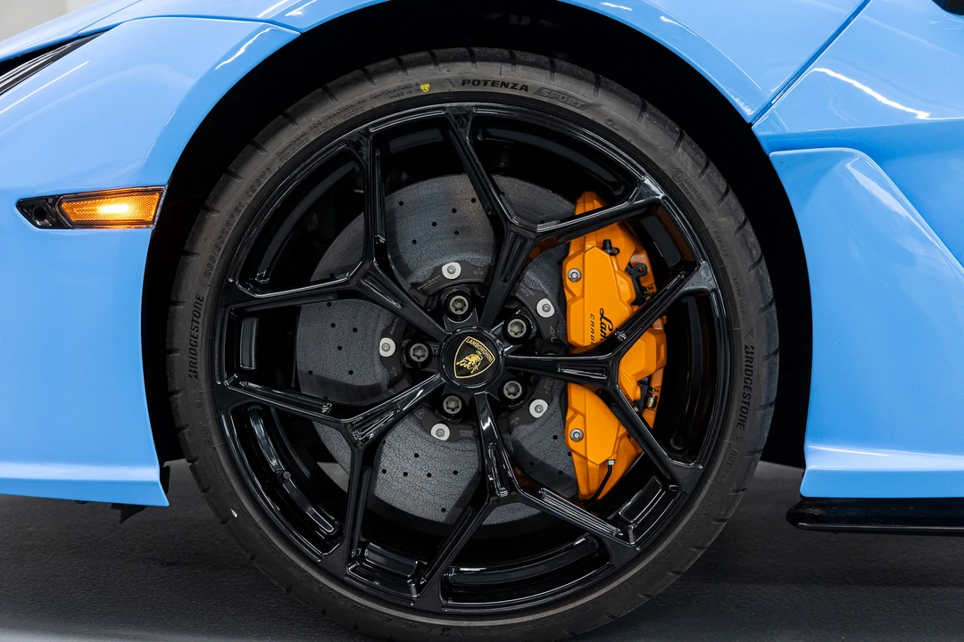 2026 Lamborghini Revuelto - Image 19 of 31