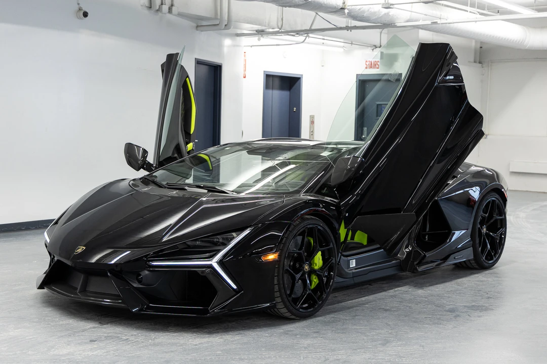 2026 Lamborghini Revuelto - Image 28 of 31