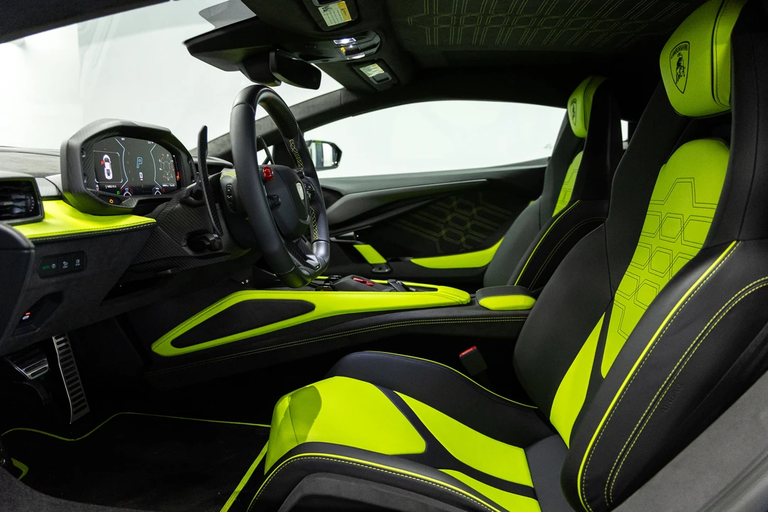 2026 Lamborghini Revuelto - Image 29 of 31