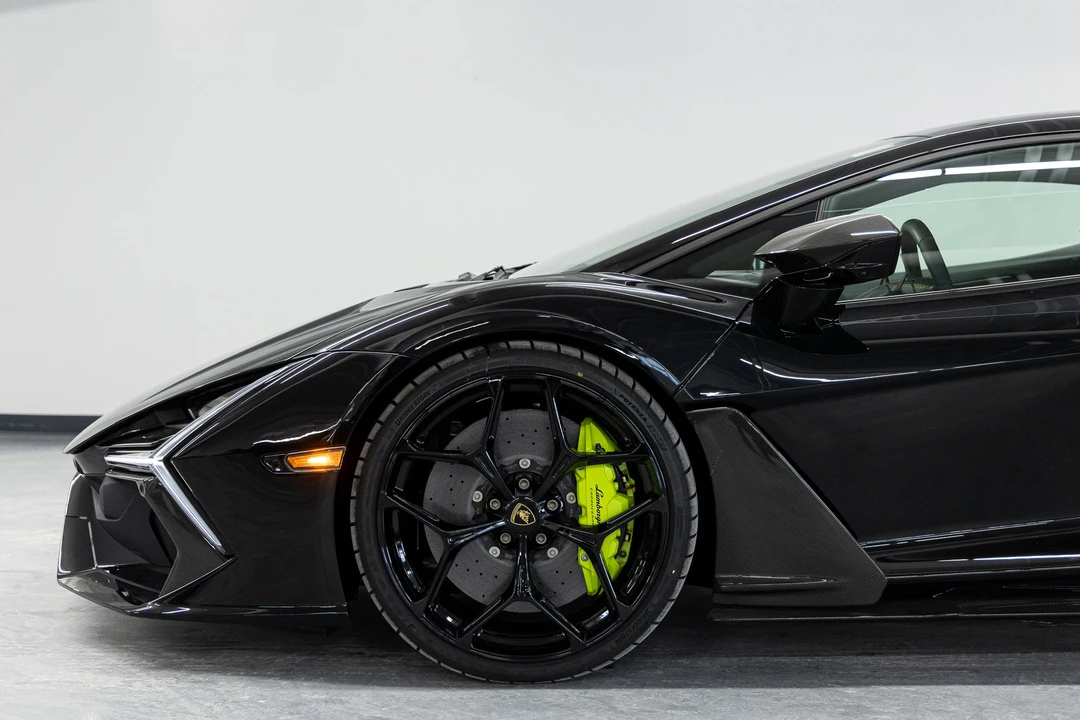 2026 Lamborghini Revuelto - Image 15 of 31