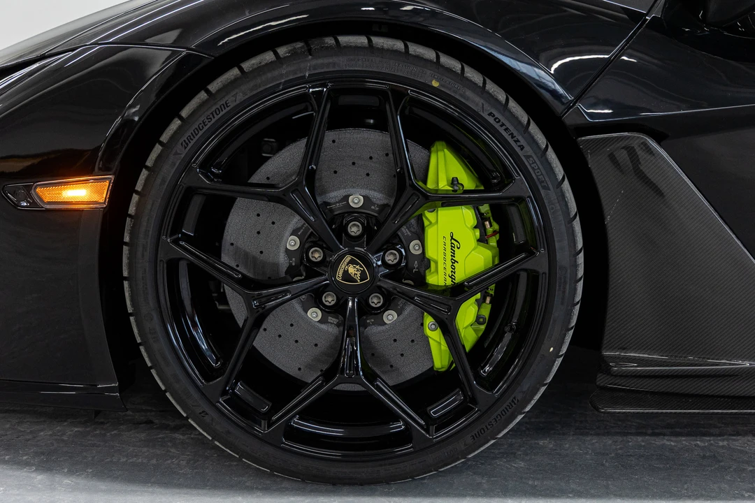 2026 Lamborghini Revuelto - Image 16 of 31