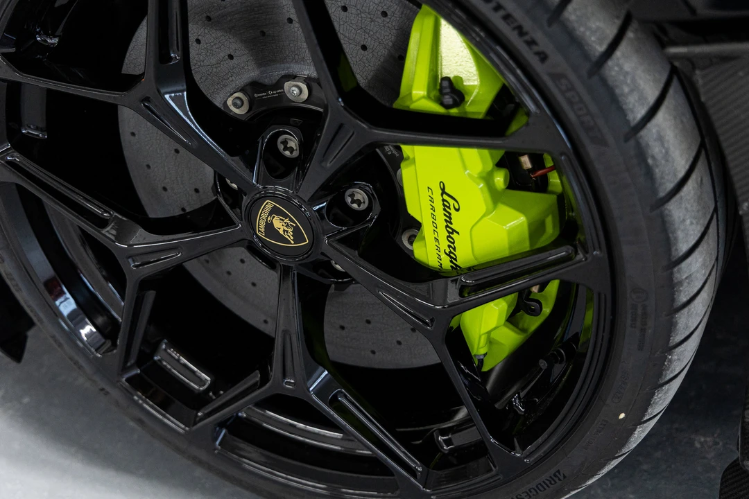 2026 Lamborghini Revuelto - Image 17 of 31