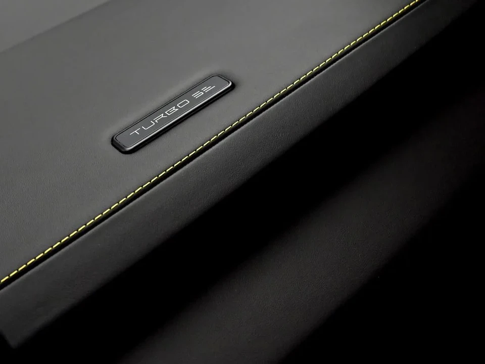 2026 Lotus Emira - Image 19 of 31