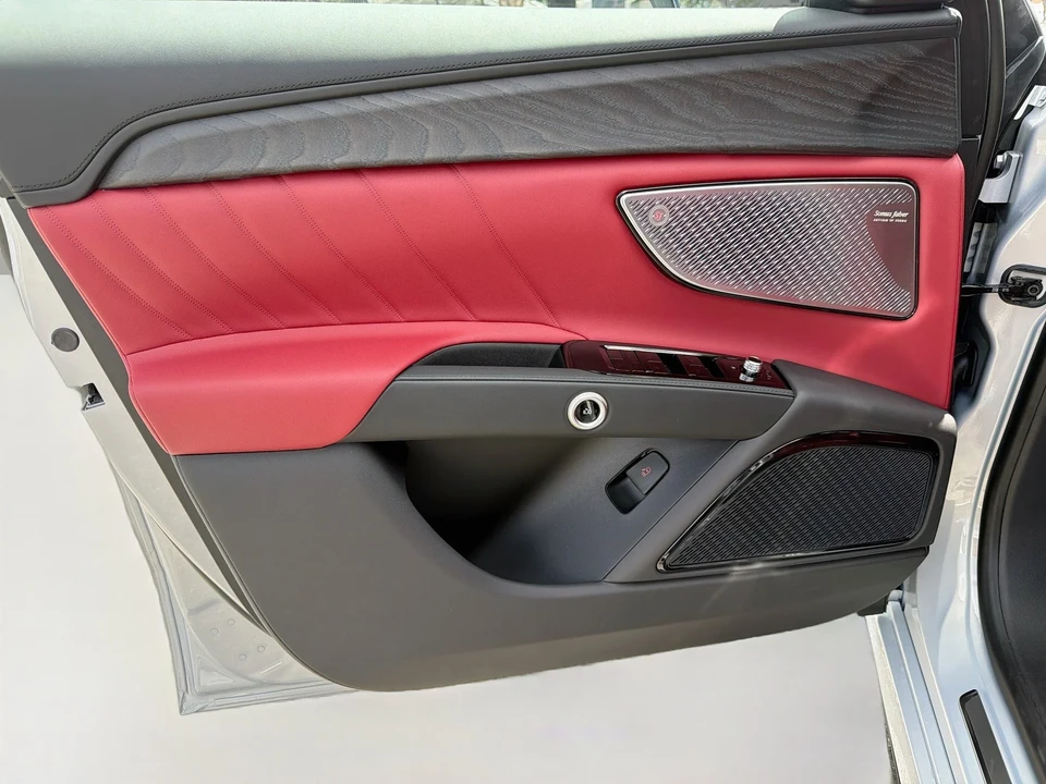 2026 Maserati Grecale - Image 23 of 31