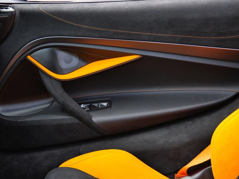 2026 McLaren 750S Spider - Image 27 of 31
