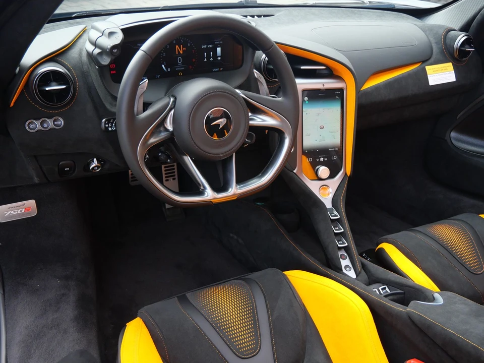 2026 McLaren 750S Spider - Image 8 of 31