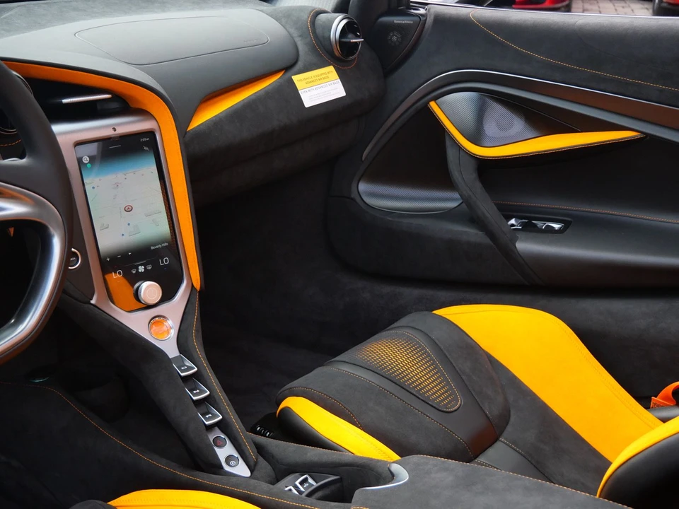 2026 McLaren 750S Spider - Image 26 of 31