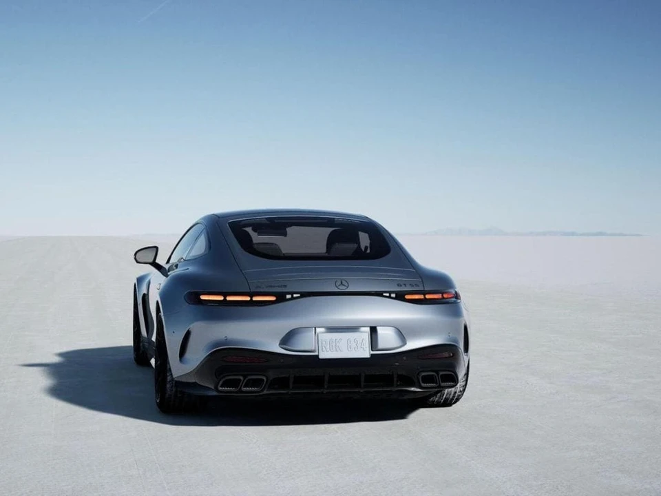 2026 Mercedes-Benz AMG GT - Image 25 of 31