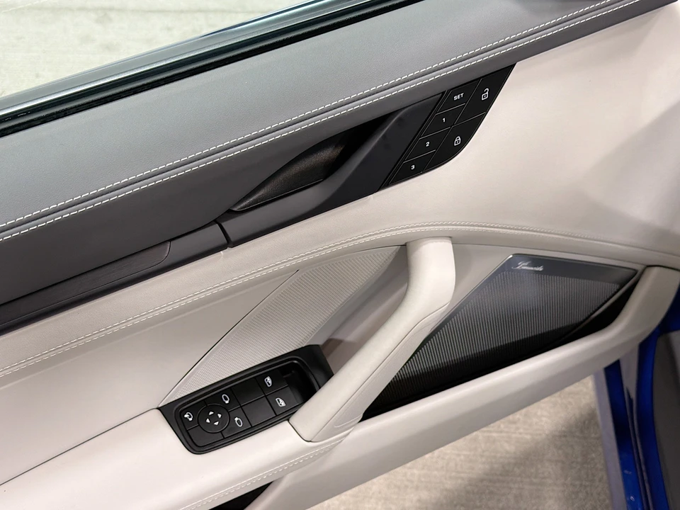 2026 Porsche 911 - Image 18 of 31