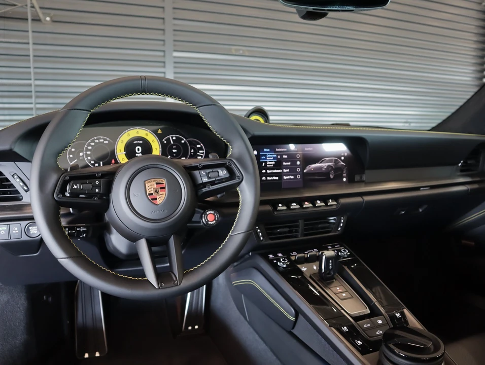 2026 Porsche 911 - Image 19 of 31
