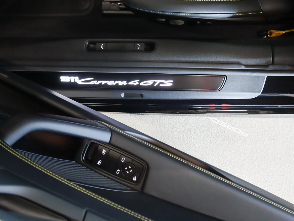 2026 Porsche 911 - Image 26 of 31