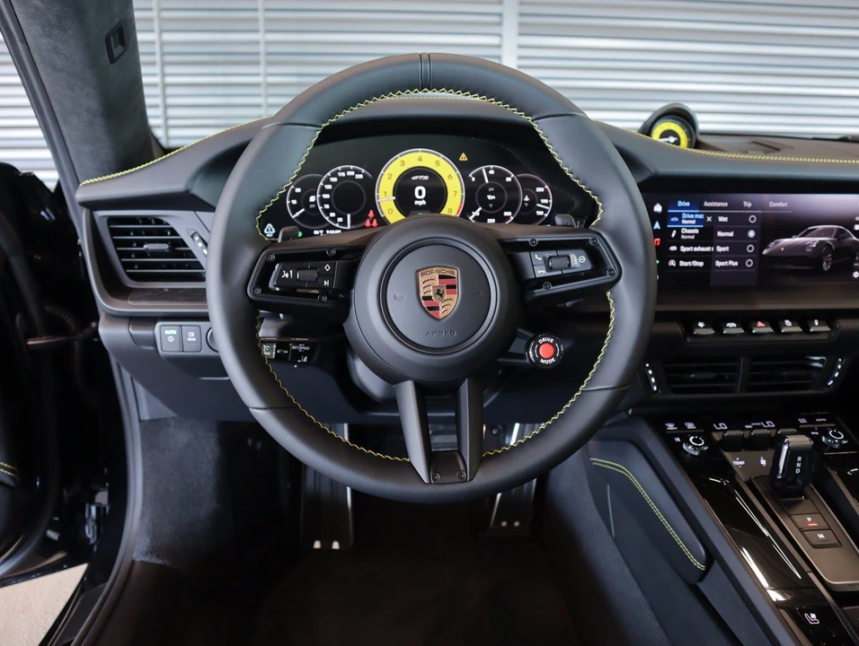 2026 Porsche 911 - Image 16 of 31