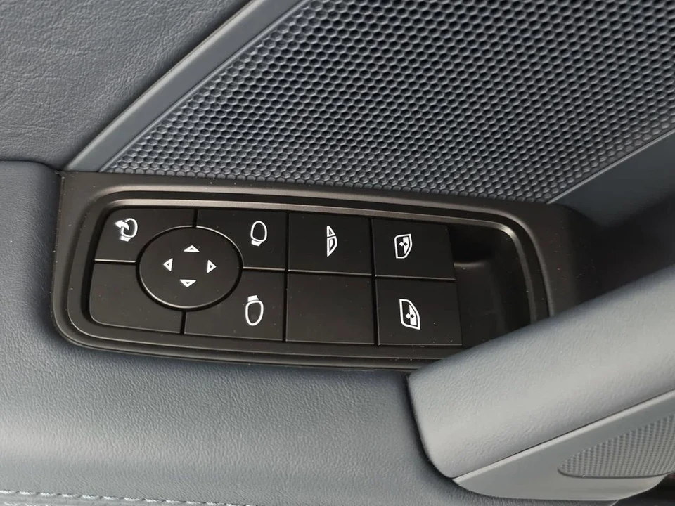 2026 Porsche 992 Carrera - Image 24 of 30