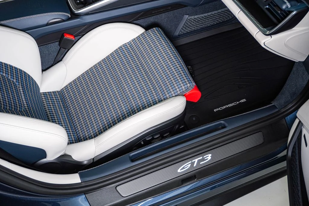 2026 Porsche 992 Carrera - Image 19 of 31