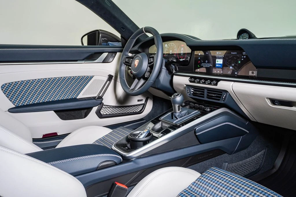 2026 Porsche 992 Carrera - Image 16 of 31