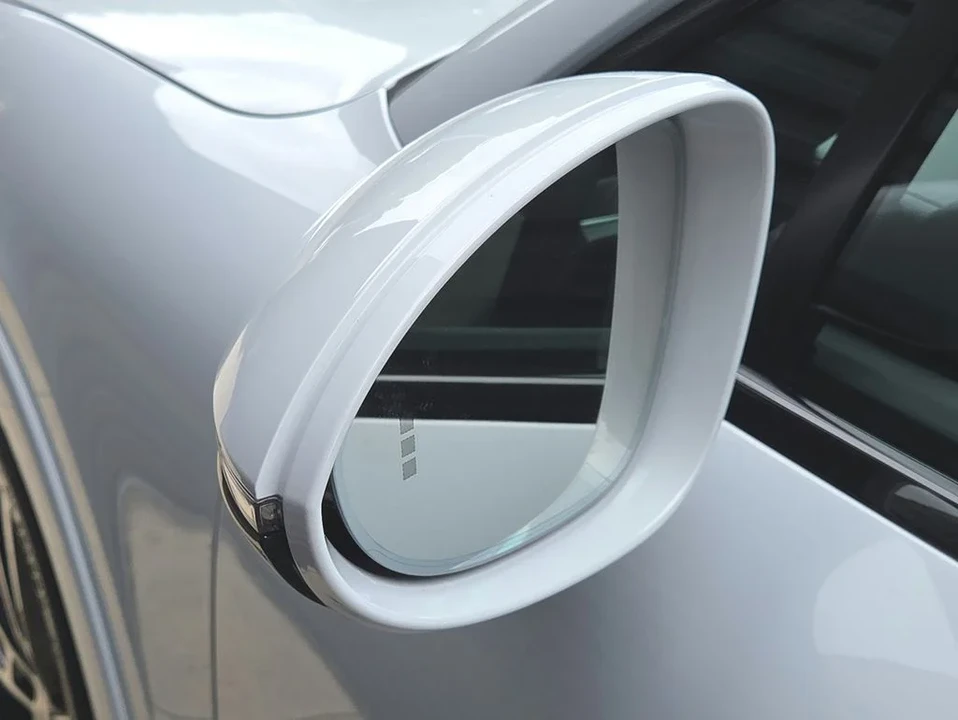 2026 Porsche 9Y0/9Y3 Cayenne GTS - Image 29 of 31