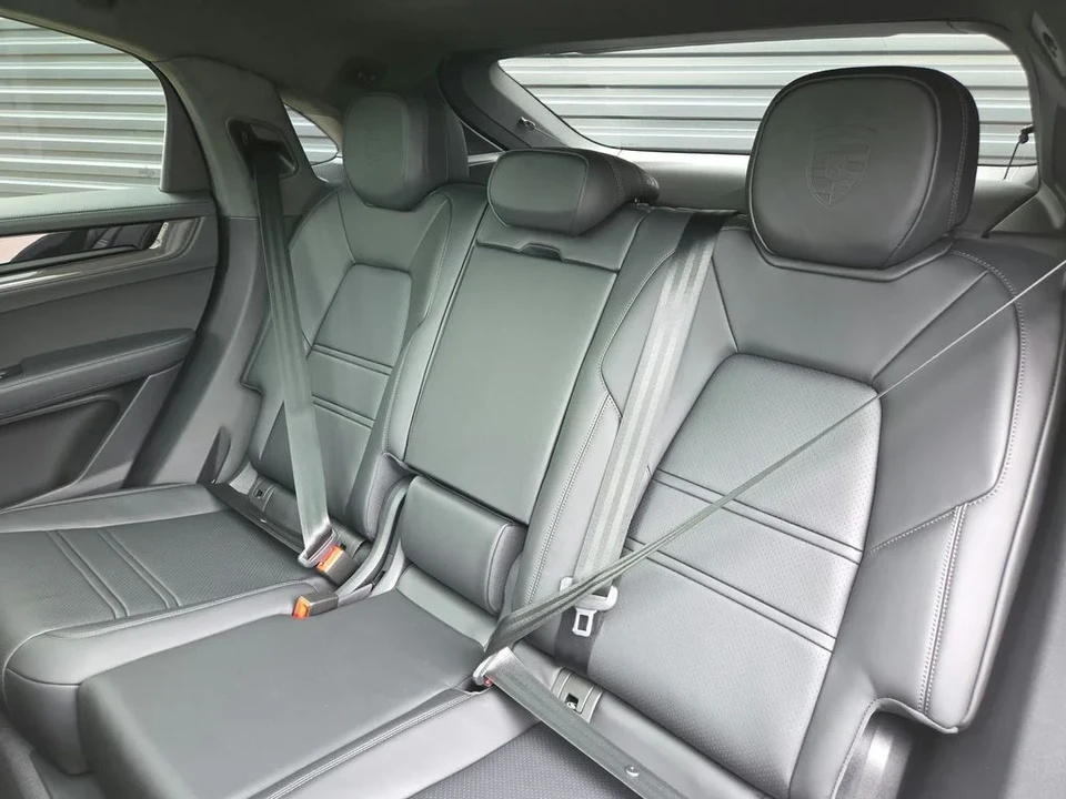 2026 Porsche 9Y0/9Y3 Cayenne GTS - Image 16 of 31