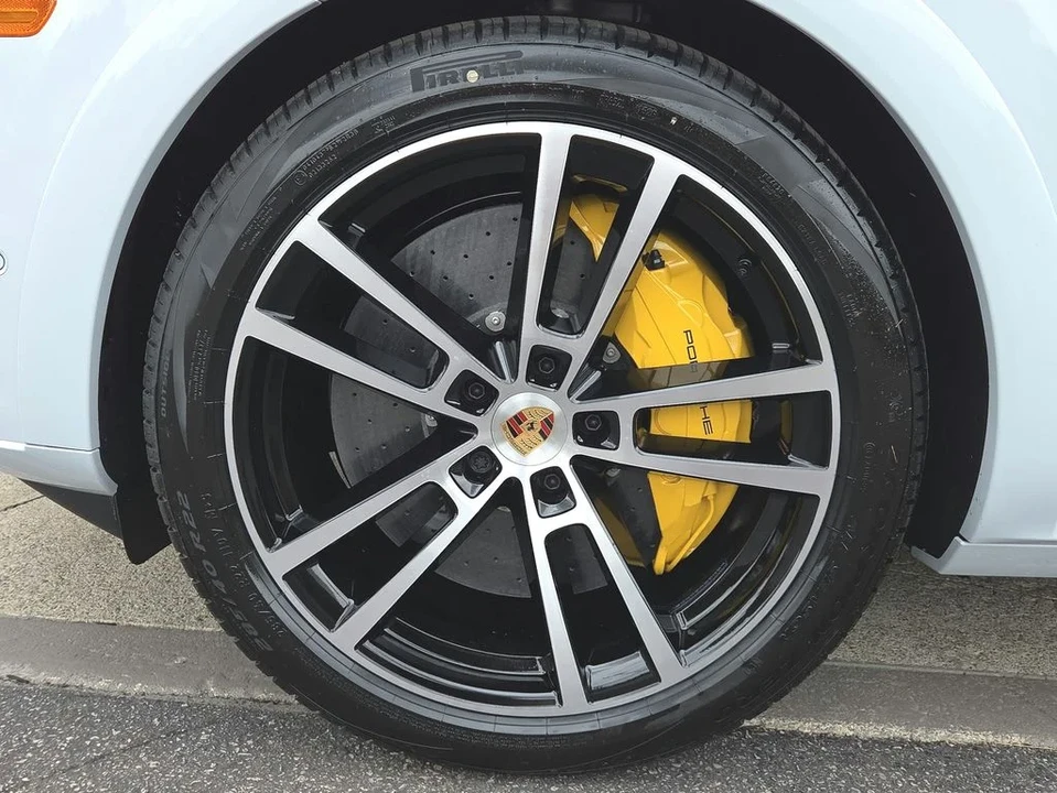 2026 Porsche 9Y0/9Y3 Cayenne GTS - Image 24 of 31