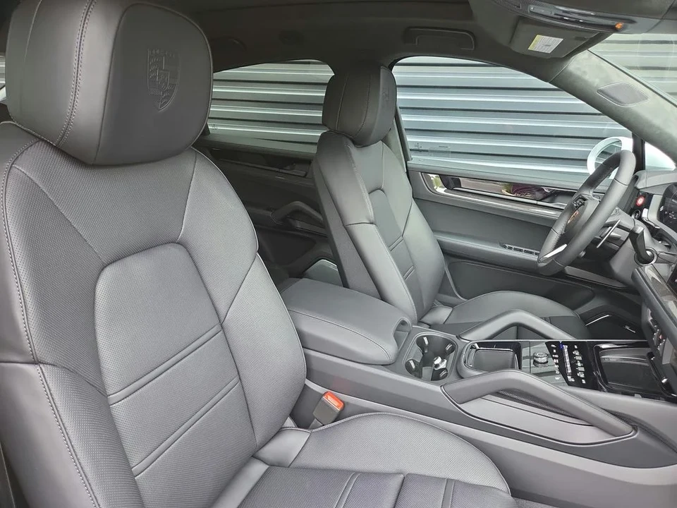 2026 Porsche 9Y0/9Y3 Cayenne GTS - Image 19 of 31