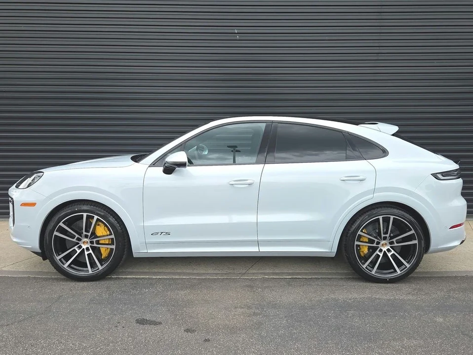 2026 Porsche 9Y0/9Y3 Cayenne GTS - Image 2 of 31