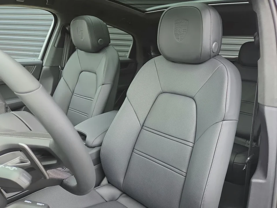 2026 Porsche 9Y0/9Y3 Cayenne GTS - Image 5 of 31