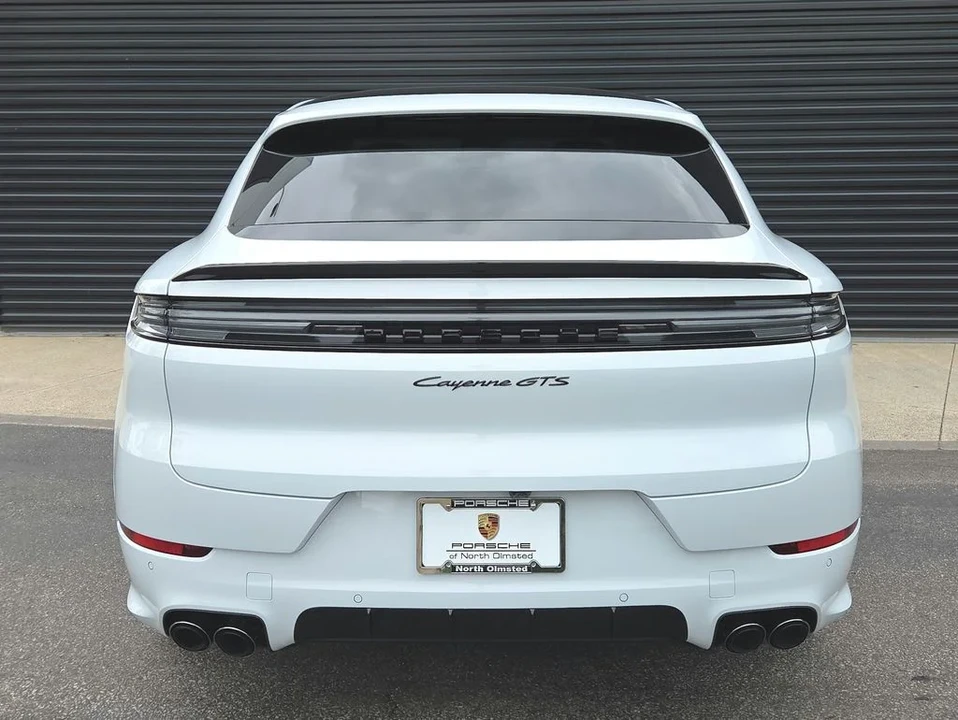 2026 Porsche 9Y0/9Y3 Cayenne GTS - Image 23 of 31