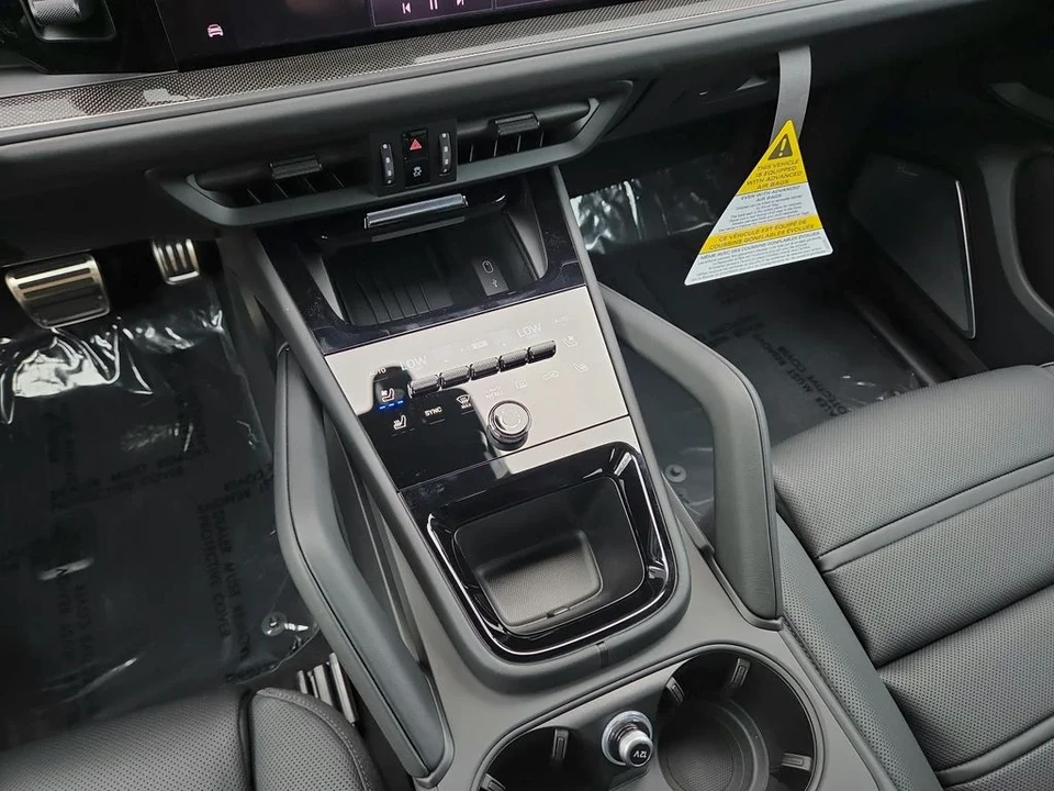 2026 Porsche 9Y0/9Y3 Cayenne GTS - Image 14 of 31